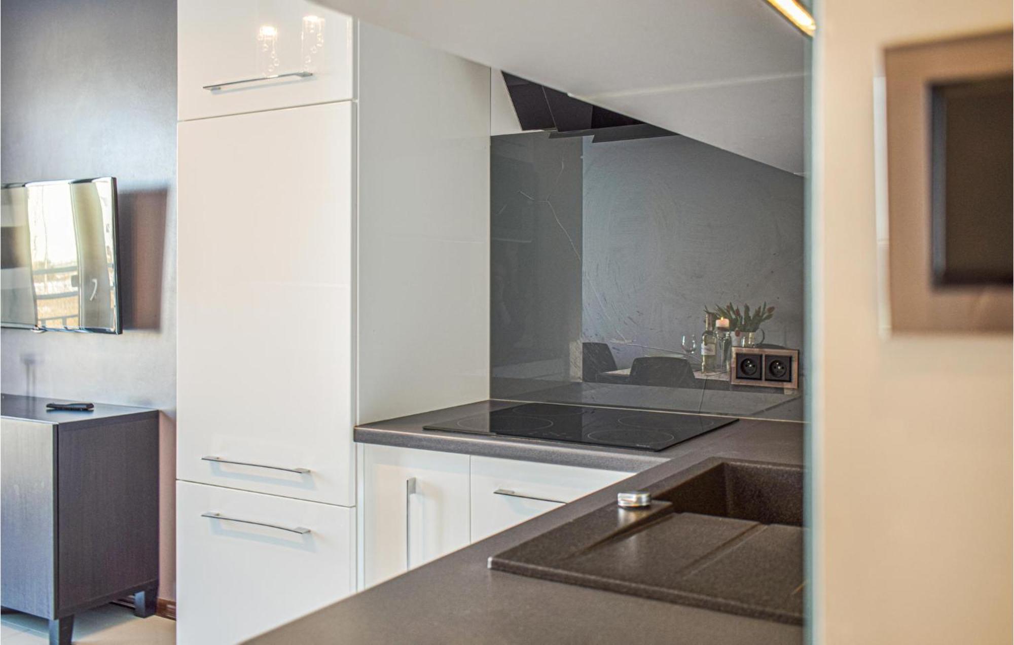 Nice Apartment In Darlowko With Wifi Luaran gambar