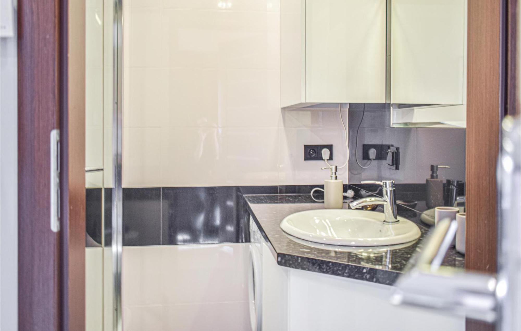 Nice Apartment In Darlowko With Wifi Luaran gambar